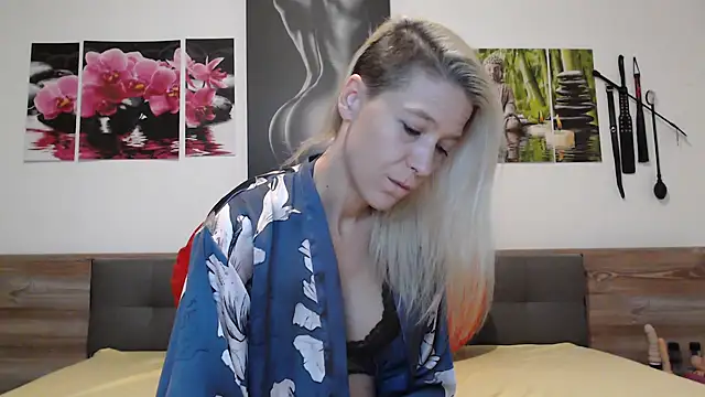 Naschkatze01 online show from 10-28-25, 07:34