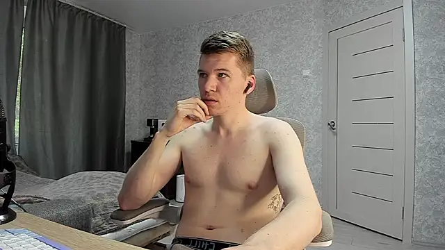 Snapshot of Bananas_dick chatting on 05-14-26, 07:15 Bananas dick online show from 05-14-26, 07:15