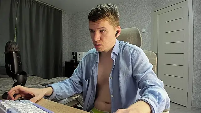 Snapshot of Bananas_dick chatting on 05-30-26, 06:32 Bananas dick online show from 05-30-26, 06:32