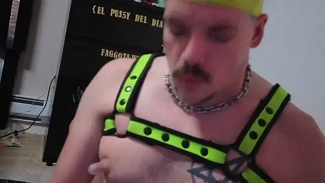 Snapshot of DemonDickNick chatting on 09-22-25, 06:04 DemonDickNick online show from 09-22-25, 06:04