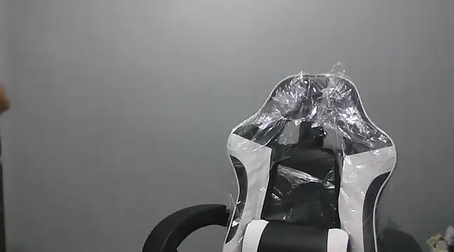 Snapshot of Miss_unknown chatting on 02-14-25, 11:42 Miss unknown online show from 02-14-25, 11:42