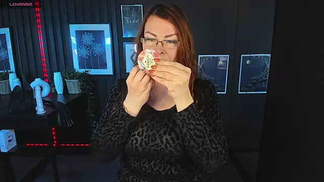 Snapshot of MrsIngrid chatting on 02-14-25, 07:17 MrsIngrid online show from 02-14-25, 07:17