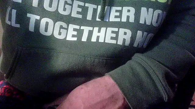 Snapshot of OralDesires2 chatting on 01-04-25, 11:43 OralDesires2 online show from 01-04-25, 11:43