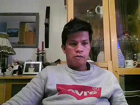 Snapshot of SweetasianHugoxxx chatting on 11-12-25, 12:16 SweetasianHugoxxx online show from 11-12-25, 12:16