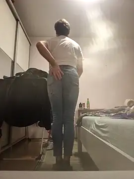 Snapshot of HouseOfCums chatting on 10-18-25, 03:42 HouseOfCums online show from 10-18-25, 03:42