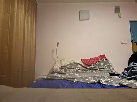 Snapshot of HouseOfCums chatting on 10-20-25, 12:33 HouseOfCums online show from 10-20-25, 12:33