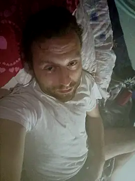 Snapshot of HouseOfCums chatting on 10-30-25, 05:20 HouseOfCums online show from 10-30-25, 05:20