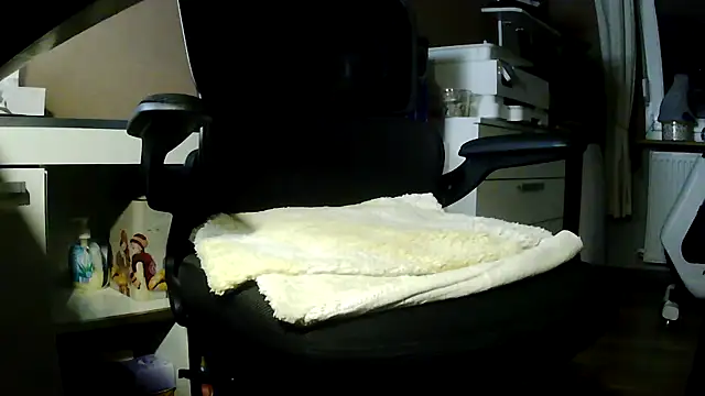 Snapshot of suedel65 chatting on 01-14-26, 04:07 suedel65 online show from 01-14-26, 04:07