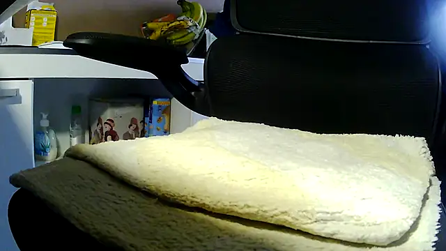 Snapshot of suedel65 chatting on 01-18-26, 03:27 suedel65 online show from 01-18-26, 03:27