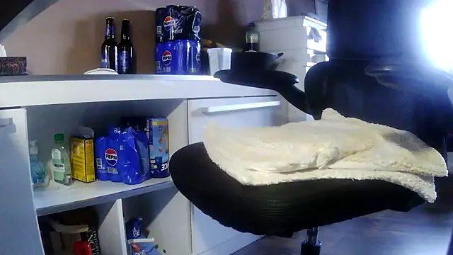 Snapshot of suedel65 chatting on 02-06-26, 04:21 suedel65 online show from 02-06-26, 04:21