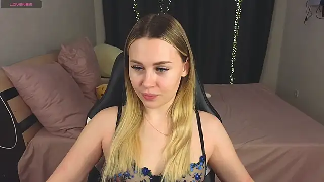 Snapshot of Alenca_hot_sex chatting on 01-17-25, 03:43 Alenca hot sex online show from 01-17-25, 03:43