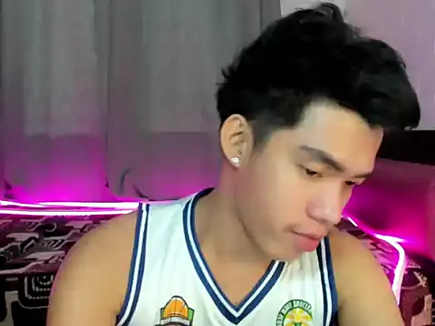 Snapshot of Lightjt04 chatting on 10-02-25, 10:28 Lightjt04 online show from 10-02-25, 10:28