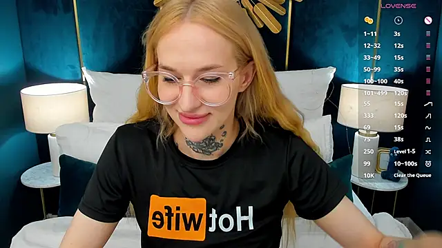 SarahLust online show from 05-17-26, 12:23