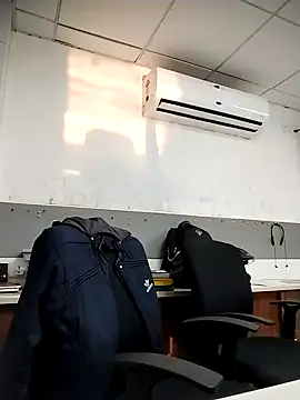 Snapshot of Desi_Londa_143 chatting on 01-19-26, 11:25 Desi Londa 143 online show from 01-19-26, 11:25