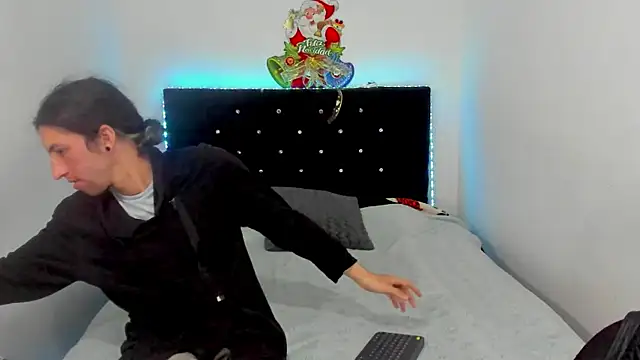 shelby  hotshoww online show from 12-18-24, 01:15