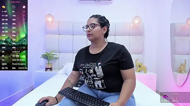 DanielleEvans  online show from 09-11-25, 11:21