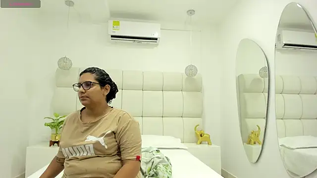 DanielleEvans  online show from 09-30-25, 11:04