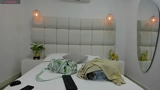 DanielleEvans  online show from 10-01-25, 11:27