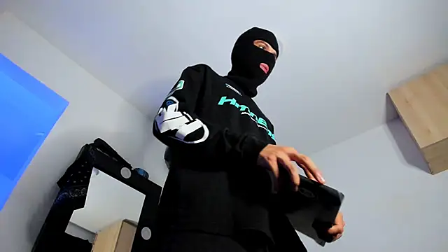 Samuel Suarez online show from 11-19-25, 07:41