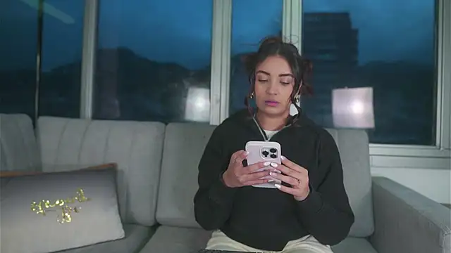 Snapshot of aisha_es chatting on 05-23-26, 10:41 aisha es online show from 05-23-26, 10:41