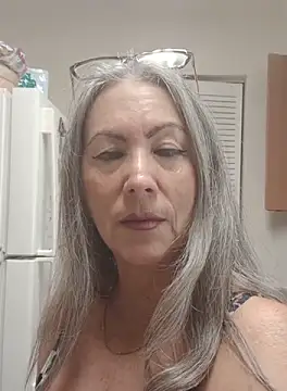 EvaRobinson online show from 09-25-25, 01:15