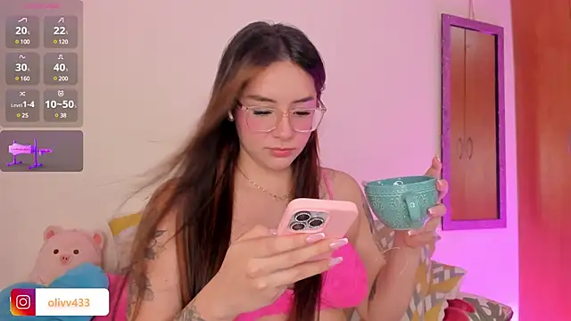 olivia  s online show from 03-23-25, 03:10