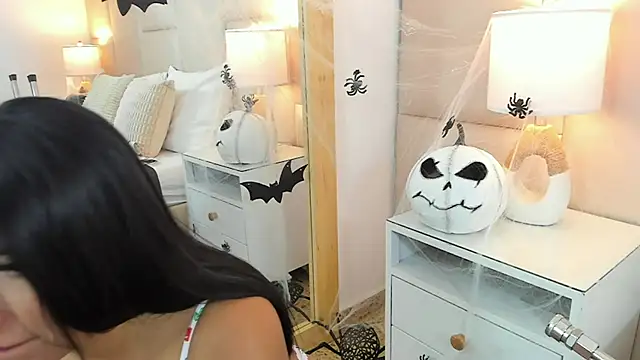 Snapshot of AntoniaRoss_ chatting on 10-28-25, 12:19 AntoniaRoss online show from 10-28-25, 12:19