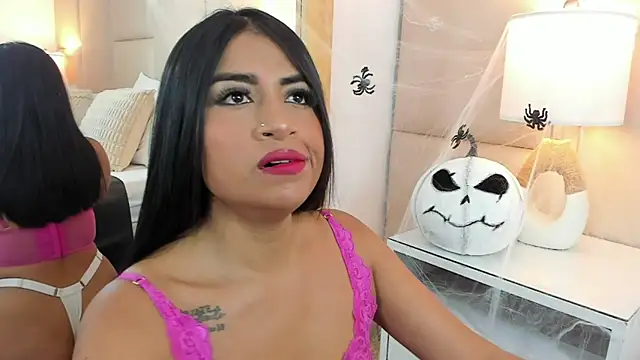 Snapshot of AntoniaRoss_ chatting on 10-30-25, 01:01 AntoniaRoss online show from 10-30-25, 01:01