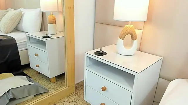 Snapshot of AntoniaRoss_ chatting on 12-02-25, 02:01 AntoniaRoss online show from 12-02-25, 02:01