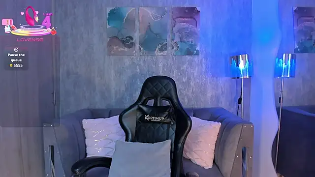 MelanieHudson  online show from 10-15-25, 08:09