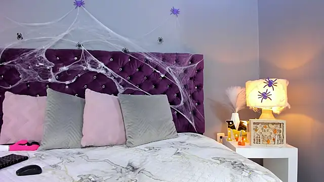 MauraGray online show from 10-29-25, 08:43