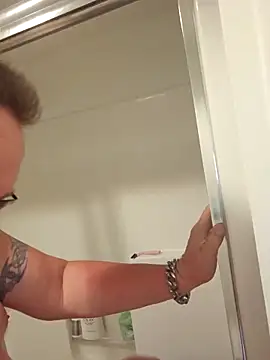 Littledick007007 online show from 12-04-25, 10:24