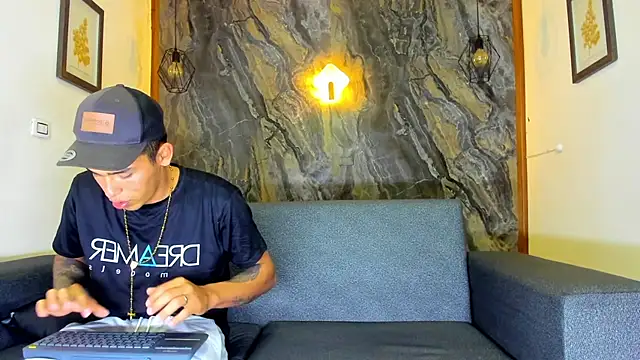 Snapshot of yeckodream chatting on 02-21-25, 03:45 yeckodream online show from 02-21-25, 03:45