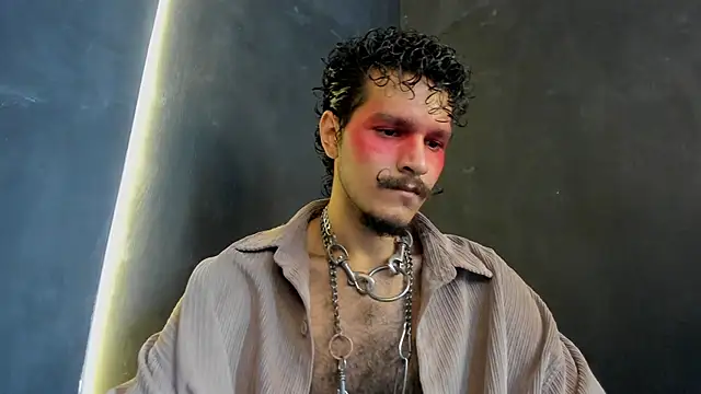 Snapshot of die_mond chatting on 12-15-25, 03:38 die mond online show from 12-15-25, 03:38