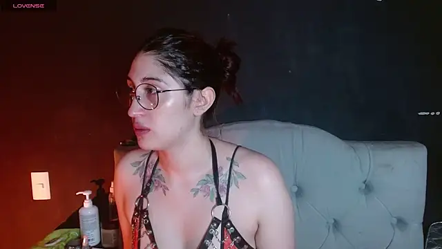 Red-moon1 online show from 06-10-26, 04:34