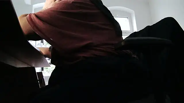 Snapshot of chubbysmallcock@xh chatting on 09-21-25, 04:41 chubbysmallcockxh online show from 09-21-25, 04:41