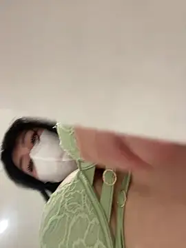 Snapshot of Onee-Chew chatting on 12-05-25, 12:52 Onee-Chew online show from 12-05-25, 12:52