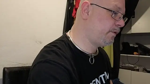 Snapshot of sklave-von-herrin-andrea chatting on 05-20-26, 05:52 sklave-von-herrin-andrea online show from 05-20-26, 05:52