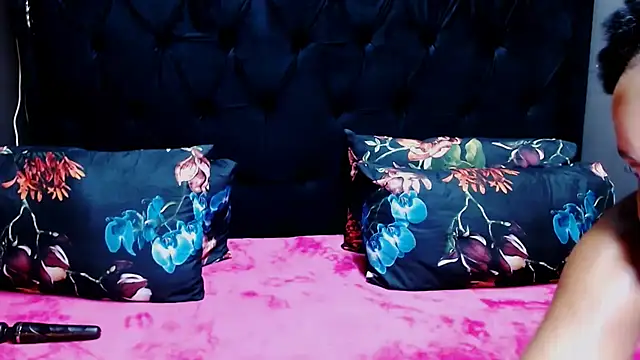 Snapshot of Ducheess chatting on 03-08-25, 04:34 Ducheess online show from 03-08-25, 04:34