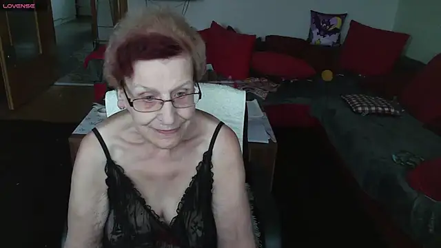 HeisseomaOriginal online show from 10-26-25, 08:09