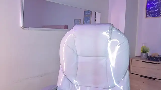 bluee hazell online show from 04-21-26, 11:49