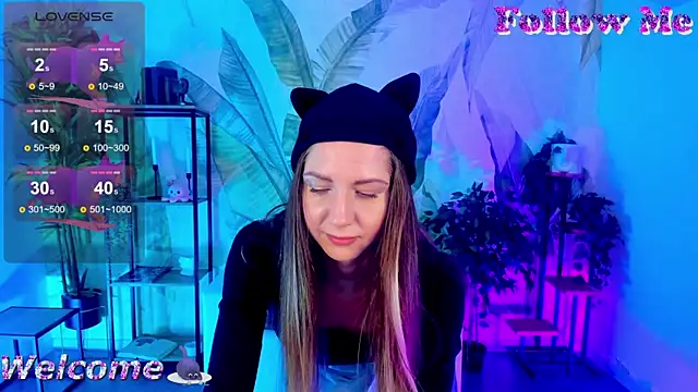 Snapshot of GrayceWild chatting on 03-18-25, 05:31 GrayceWild online show from 03-18-25, 05:31