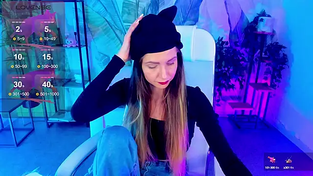 Snapshot of GrayceWild chatting on 03-18-25, 08:58 GrayceWild online show from 03-18-25, 08:58