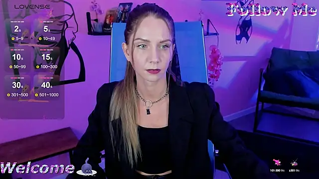 Snapshot of GrayceWild chatting on 09-16-25, 11:44 GrayceWild online show from 09-16-25, 11:44