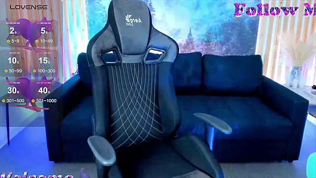 Snapshot of GrayceWild chatting on 09-22-25, 05:42 GrayceWild online show from 09-22-25, 05:42