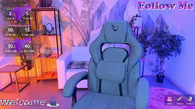 Snapshot of GrayceWild chatting on 09-30-25, 02:33 GrayceWild online show from 09-30-25, 02:33