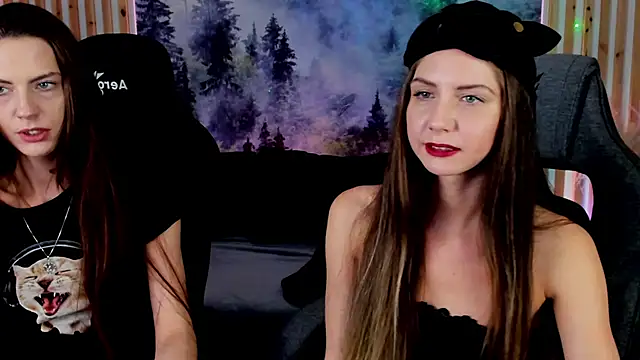 Snapshot of GrayceWild chatting on 10-24-25, 11:39 GrayceWild online show from 10-24-25, 11:39