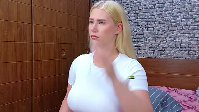 CuteBlondeMe online show from 06-18-26, 03:49
