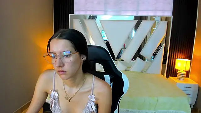 Linda4Petite online show from 11-09-25, 01:20