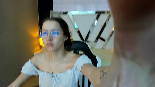 Linda4Petite online show from 01-10-26, 06:31